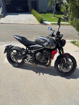 TRIUMPH TRIDENT 660 